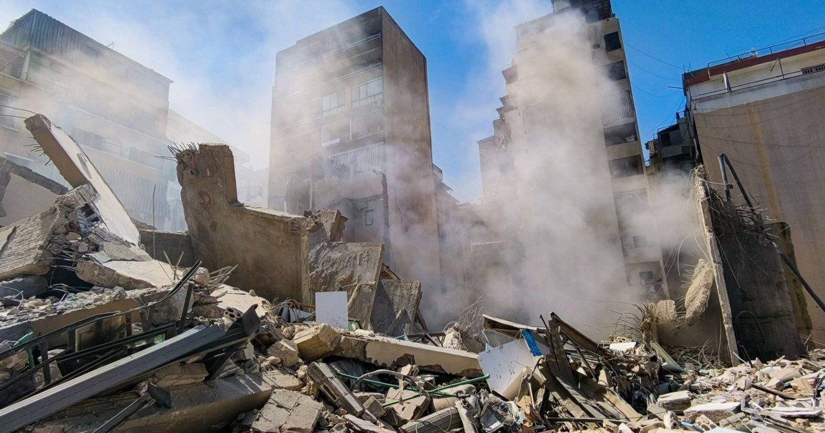 Războiul în Orientul Mijlociu escaladează: atacuri masive cu rachete și reacții diplomate Tensiunile din regiunea Orientului Mijlociu ating cote alarmante, după o noapte marcată de atacuri intense cu rachete asupra infrastructurii strategice din Arabia Saudită, Qatar și Emiratele Arabe Unite