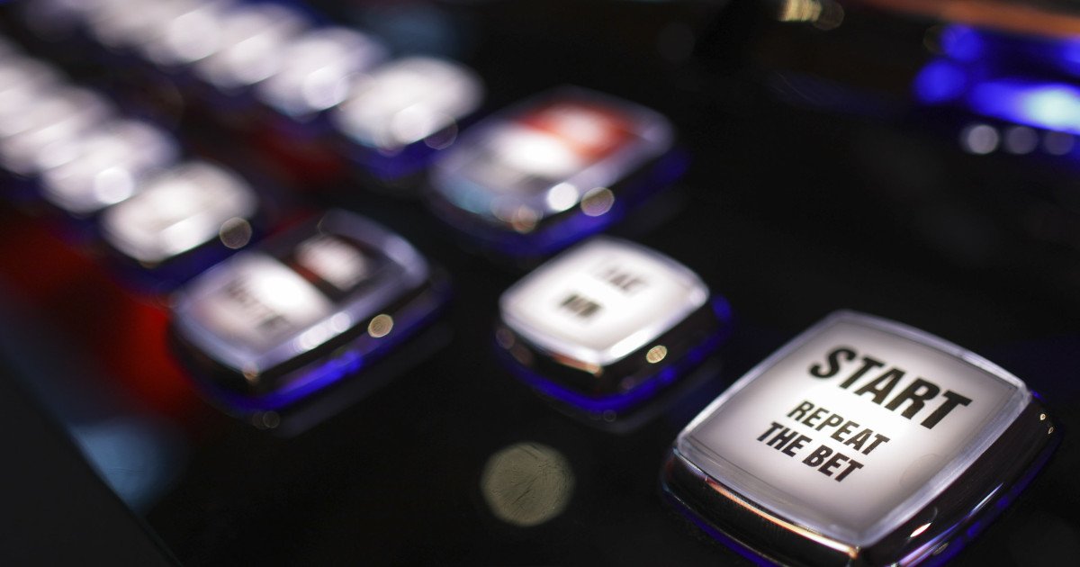 Primăriile din țară decid soarta jocurilor de noroc: interdicții totale sau măsuri restrictive Noile reglementări privind activitatea localurilor de jocuri de noroc îi plasează pe primarii în centrul deciziilor care pot afecta drastic peisajul recreațional și economic al orașelor