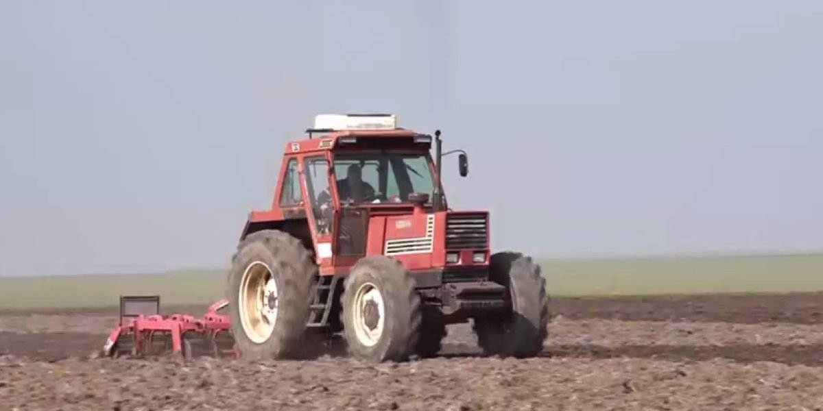 Fermierii din România se confruntă cu o problemă acută cauzată de scumpirile vertiginoase ale carburanților, o situație amplificată de tensiunile internaționale din Orientul Mijlociu