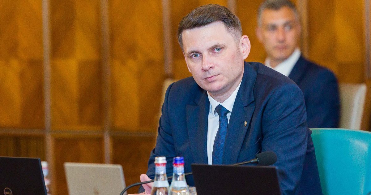 Președintele Senatului, despre tensiunile din coaliție: "Nu e întotdeauna așa cum pare" În contextul recent al scenariului politic românesc, tensiunile interne din coaliția de guvernare continuă să fie subiect de dezbatere, însă oficialii susțin că situația nu este atât de gravă pe cât pare la prima vedere