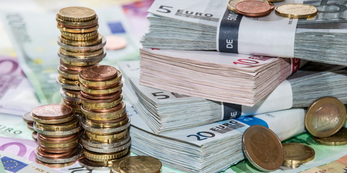 România înregistrează o creștere semnificativă a datoriei externe în primele luni ale lui 2026 Trezoreria națională a României se confruntă cu o creștere notabilă a datoriei externe, indicator ce reflectă nivelul de împrumuturi pe care țara trebuie să le returneze creditorilor din străinătate