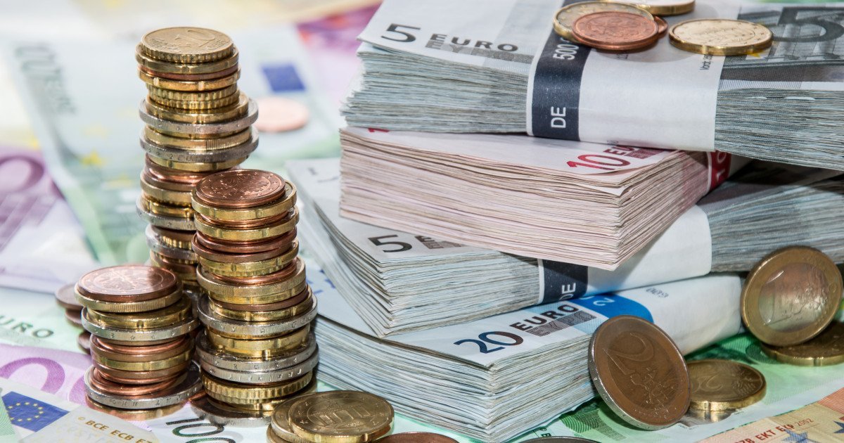 România înregistrează o creștere semnificativă a datoriei externe în primele luni ale lui 2026 Trezoreria națională a României se confruntă cu o creștere notabilă a datoriei externe, indicator ce reflectă nivelul de împrumuturi pe care țara trebuie să le returneze creditorilor din străinătate