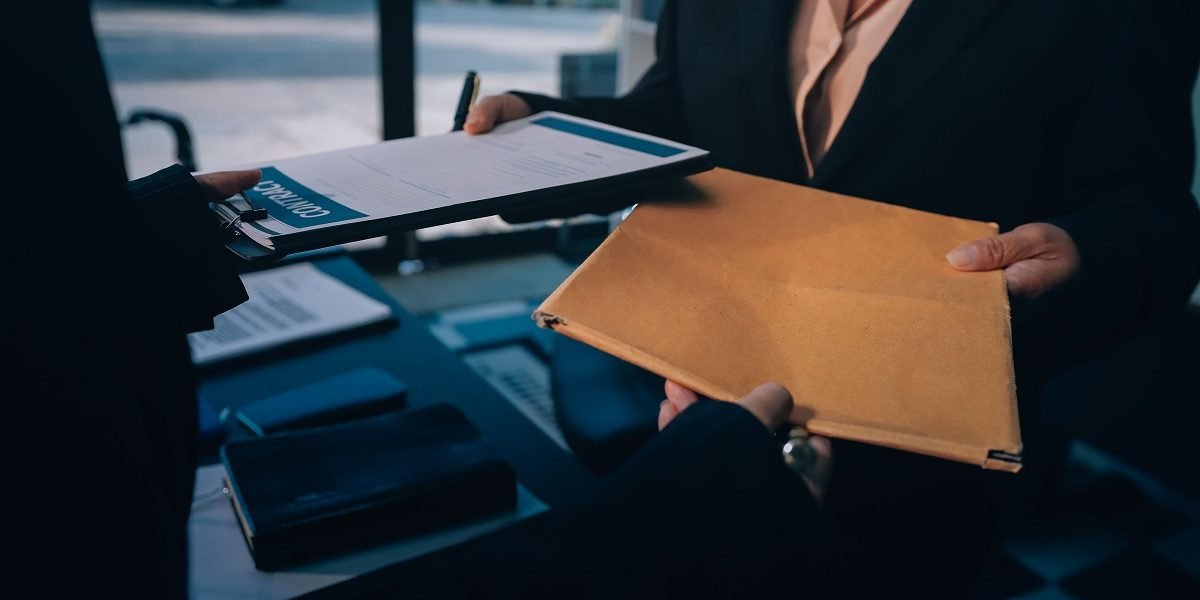 Autoritățile fiscale și locale vor avea acces, începând de anul viitor, la informațiile despre vânzările de bunuri imobile și autovehicule efectuate de persoanele fizice, după ce un nou set de reguli a fost adoptat pentru a extinde monitorizarea tranzacțiilor imobiliare