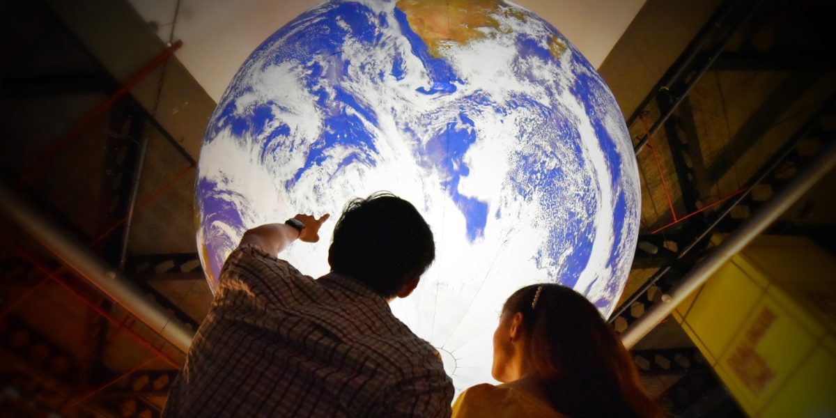 Fenomen neobișnuit în inima planetei: nucleul intern al Pământului încetinește, iar comunitatea științifică se află în alertă În ultimii zece ani, cercetările din domeniul geofizicii au scos la iveală un fenomen remarcabil: nucleul intern al Pământului își încetinește rotația, o schimbare care stârnește curiozitatea și preocuparea savanților din întreaga lume