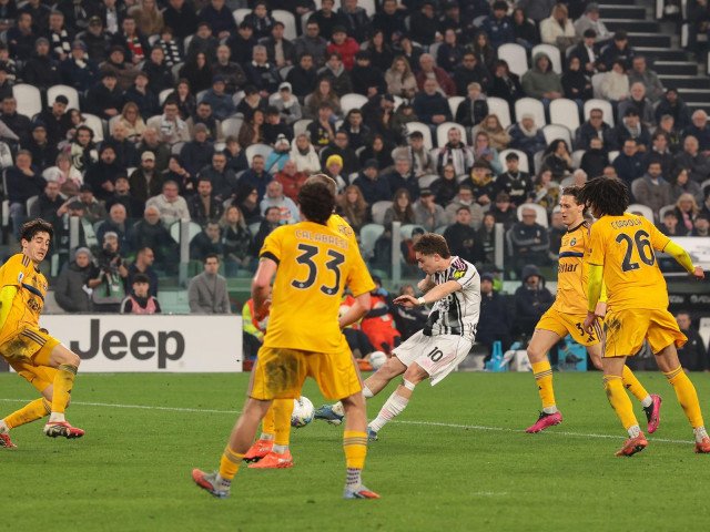 Juventus a spulberat-o pe Pisa cu scorul de 4-0 în etapa recent încheiată din Serie B, într-o confruntare dominată clar de echipa gazdă, care pășește cu încredere pe drumul către promovarea în prima divizie italiană