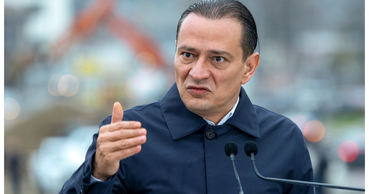 Primarul Sectorului 4 din București și liderul PSD București, Daniel Băluță, a lansat recent un atac virulent la adresa prim-ministrului Ilie Bolojan, acuzându-l de limitări în procesul de dezvoltare al țării și criticând modul în care guvernul gestionează problemele economice și sociale ale României