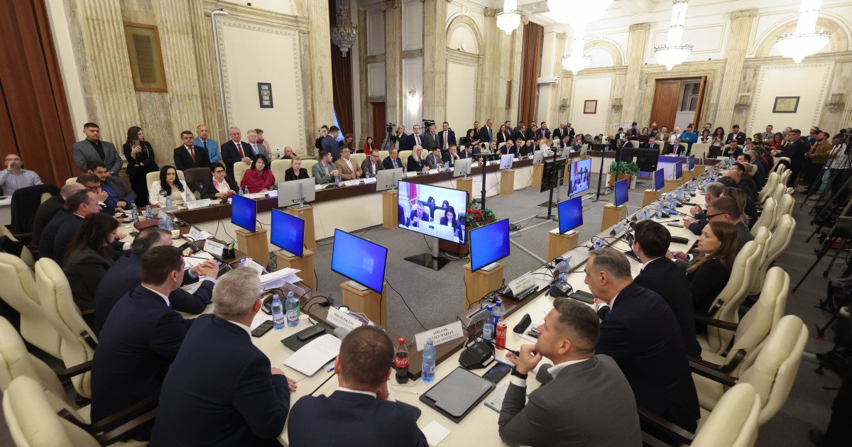 Criza politică din Parlamentul României devine tot mai acută, odată cu impasul generat de dezbaterile asupra bugetului de stat pentru anul 2026 și a celui al asigurărilor sociale pentru acest an
