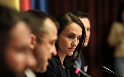 Scandalubrul în Comisia de Politică Externă a Camerei Deputaților după audirea ministrului de externe Oana Țoiu O dezbatere tensionată a avut loc astăzi în cadrul Comisiei de Politică Externă a Camerei Deputaților, unde a fost audiată ministra de externe, Oana Țoiu