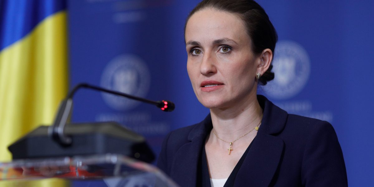 România întărește alianța cu SUA prin decizie parlamentară: confirmarea sprijinului militar temporar Parlamentul României a aprobat recent, aproape în unanimitate, dislocarea temporară a unor trupe și capabilități militare americane pe teritoriul nostru