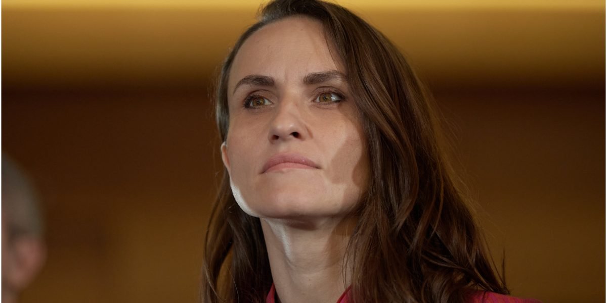 România suspendă zborurile spre Tel Aviv în contextul escaladării conflictului din Orientul Mijlociu Situația în regiunea Orientului Mijlociu s-a intensificat în ultimele zile, determinând autoritățile române să adopte măsuri rapide pentru a proteja cetățenii aflați în zona de conflict