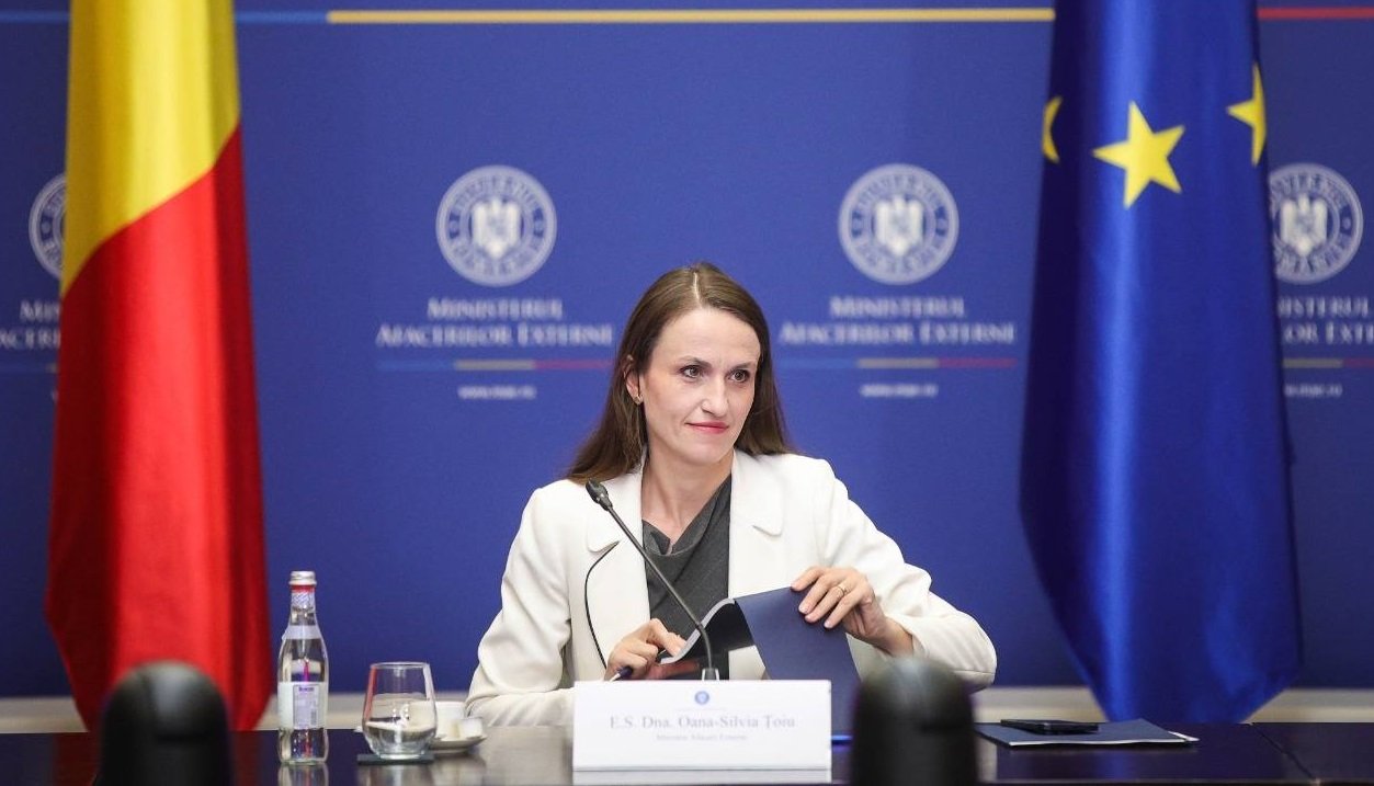 Oana Țoiu, ministrul de Externe, a furnizat vineri seara explicatii suplimentare privind cazul fiicei fostului premier Victor Ponta, clarificând unele aspecte legate de modul în care s-a intervenit pentru repatrierea acesteia, fără a oferi însă detalii despre identitatea tânărului implicat