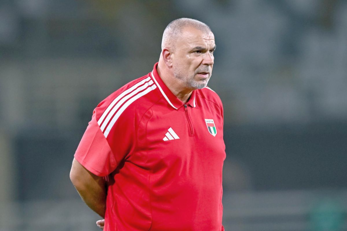Cosmin Olăroiu, selecționerul echipei naționale a Emiratelor Arabe Unite, se află în centrul unui interes tot mai accentuat din partea cluburilor din China