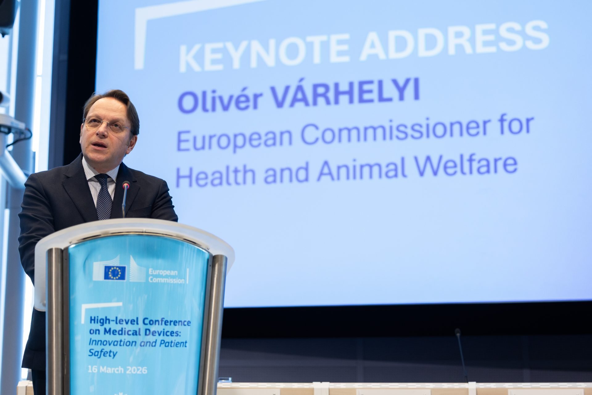 Comisia Europeană pregătește o reformă profundă a legislației pentru dispozitivele medicale, recunoscând că actualul cadru de reglementare devine, din ce în ce mai mult, un obstacol pentru inovare și pentru accesul pacienților la tehnologii moderne și sigure