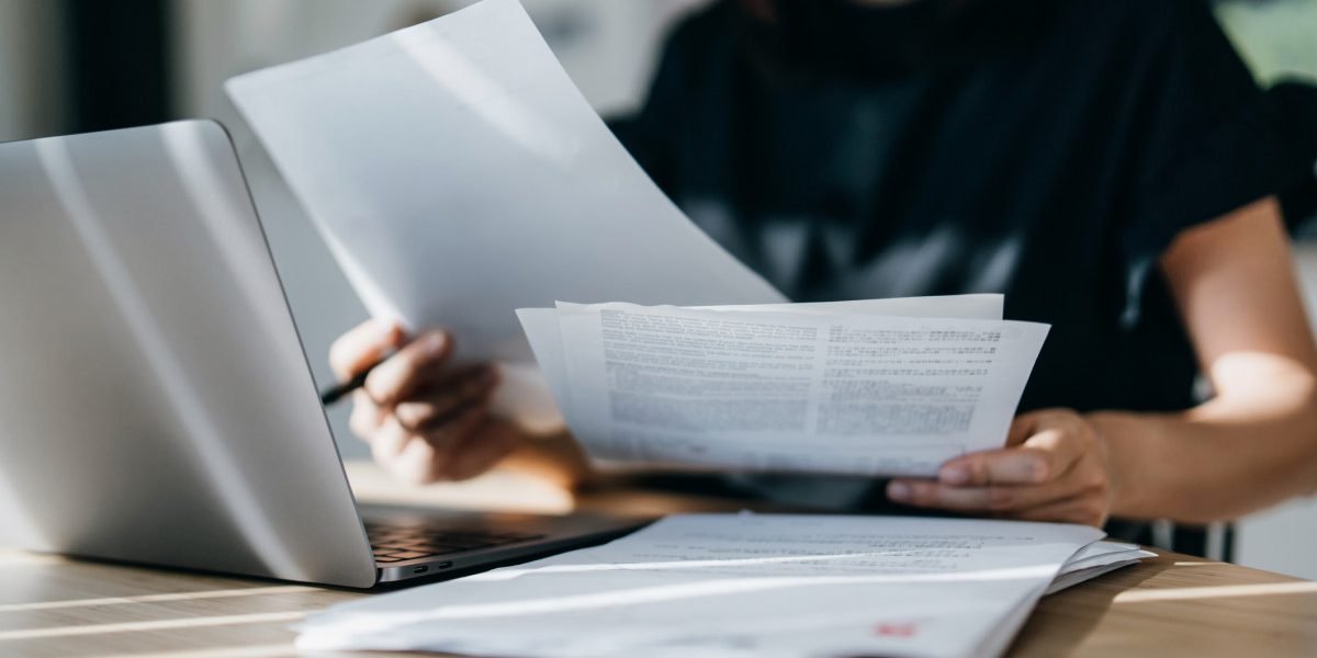 Guvernul extinde monitorizarea transferurilor de părți sociale pentru a combate evitarea plății obligațiilor fiscale Decizie semnificativă pentru mediul de afaceri din România, guvernul a anunțat joi o modificare legislativă menită să consolideze controlul asupra transferurilor de părți sociale ale firmelor private