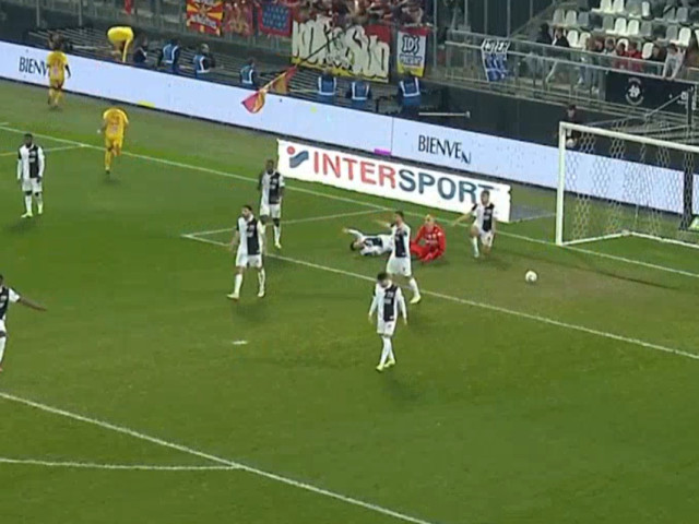 Spectacol de fotbal până în ultimele secunde: o victorie nebună în minutul 90+7 care a ținut toată sala în suspans Un meci de legendă s-a disputat duminică seara pe stadionul din centrul orașului, oferind publicului un adevărat carusel de emoții și răsturnări de scor