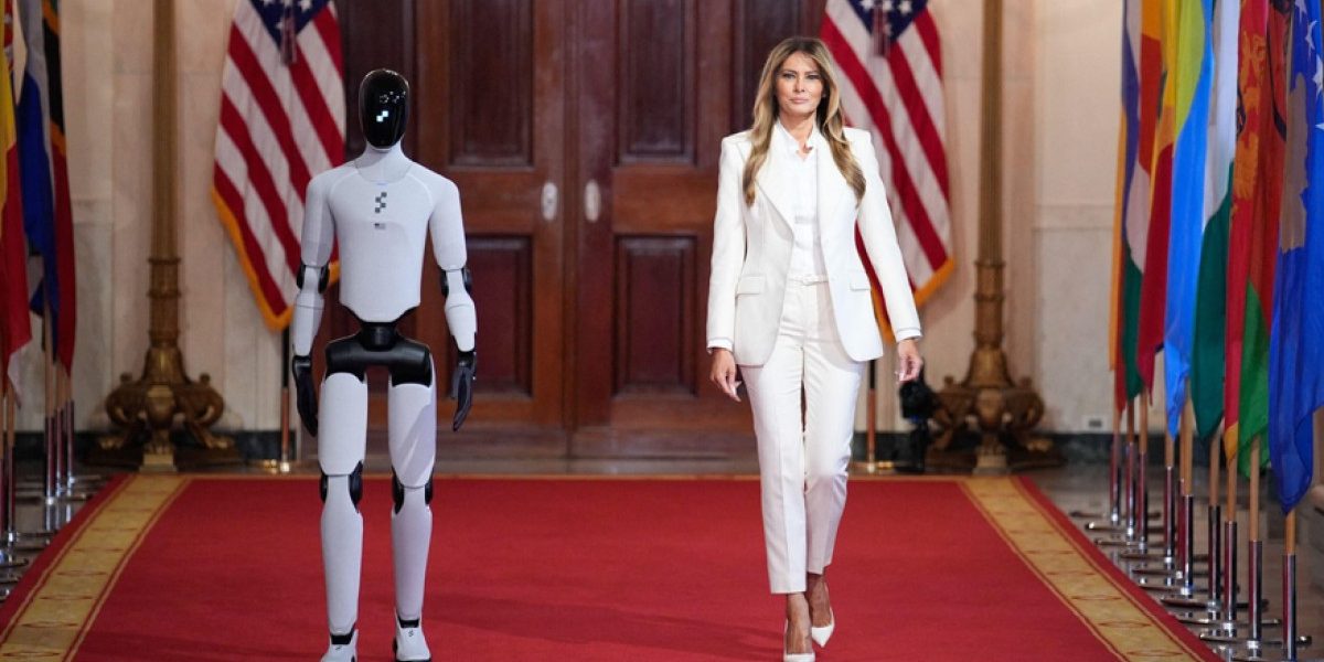 Melania Trump a fost protagonista unei scene inedite la Washington, unde a pășit pe covorul roșu alături de un robot umanoid, într-un eveniment dedicat promovării educației digitale