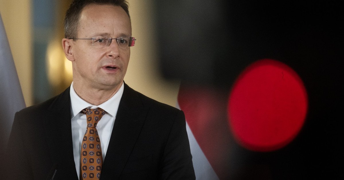 Acuzații de spionaj și reacții contradictorii în criza diplomatică dintre Ungaria și Uniunea Europeană Un raport citat de Washington Post a dezvăluit acuzații grave la adresa ministrului de externe al Ungariei, Peter Szijjarto, acuzat că ar fi transmis informații confidențiale ale Uniunii Europene către Rusia
