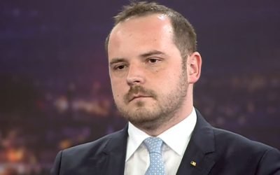 Medicina românească sub presiune: fenomenul medicilor angajați la stat și activitatea în privat devine o problemă tot mai acută În ultimele luni, problema medicilor angajați la stat, dar care activează și în sistemul privat, a devenit un subiect central în discuțiile despre reforma sistemului de sănătate din România