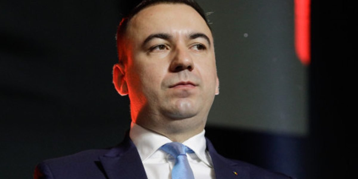 Ministrul Energiei, Bogdan Ivan, avertizează: posibilitatea ca prețurile carburanților să depășească pragul de 10 lei pe litru reprezintă o problemă majoră pentru economia națională și consumatorii români