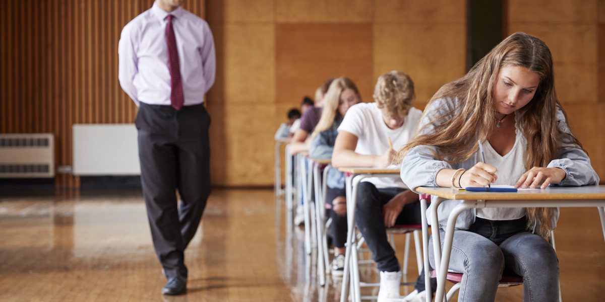 Peste 8.700 de profesori evaluatori s-au înscris deja pentru simularea Evaluării Naţionale, iar școlile interesate mai pot manifesta intenția de a organiza aceste exerciții până joi, 12 martie