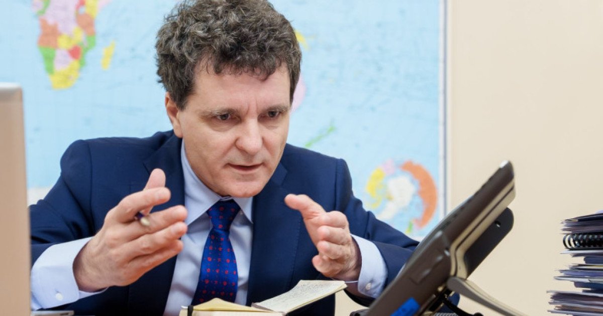 Scandal diplomatic și declarații tensionate: președintele Nicușor Dan despre acuzațiile aduse Oanei Țoiu O situație tensionată s-a dezvoltat în ultima zi în contextul relațiilor diplomatice din România, după acuzațiile grave lansate de fostul premier Victor Ponta la adresa ministrului de Externe, Oana Țoiu