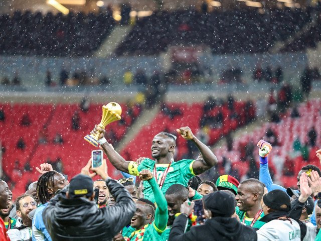 Senegal se află în centrul unei controverse majore după decizia FIFA de a-i penaliza la „masa verde” la Campionatul African, decizie care a stârnit reacții vehemente din partea oficialilor și fanilor din întreaga regiune
