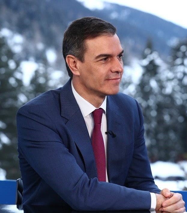 Premierul Spaniol Pedro Sánchez acuză SUA și Israel pentru escaladarea tensiunilor în Orientul Mijlociu Pedro Sánchez, președintele guvernului spaniol, a reiterat criticile ferme față de campania militară condusă de Statele Unite și Israel împotriva Iranului, afirmând că acțiunile acestora reprezintă „o greșeală extraordinară” și sunt „în contradicție cu dreptul internațional”