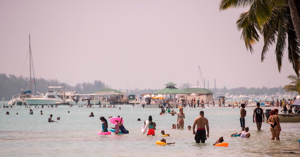 Mai mult de jumătate dintre locuitorii din Santo Domingo rareori participă la activități turistice locale, chiar dacă recunosc valoarea acestora și ar recomanda capitala ca destinație pentru străini