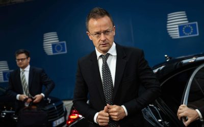 Tensiuni noi în scena geopolitică est-europeană: Ungaria reacționează după afirmațiile dure ale președintelui Zelenski Criza diplomatică dintre Ucraina și Ungaria escaladează, după o declarație a președintelui ucrainean Volodimir Zelenski, care a promis să-i furnizeze soldaților ucraineni adresa premierului maghiar Viktor Orban, dacă acesta continuă să blocheze ajutorul financiar promis de Uniunea Europeană pentru Ucraina