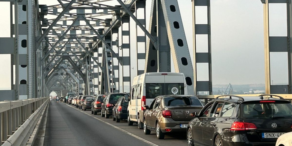 Bulgaria devine refugiu economic pentru șoferi din România și Grecia în contextul creșterii rapide a prețurilor la carburanți Tensiunile în regiunea Orientului Mijlociu și fluctuațiile de pe piețele mondiale ale petrolului au iscat o creștere semnificativă a tarifelor pentru combustibil în multe țări europene