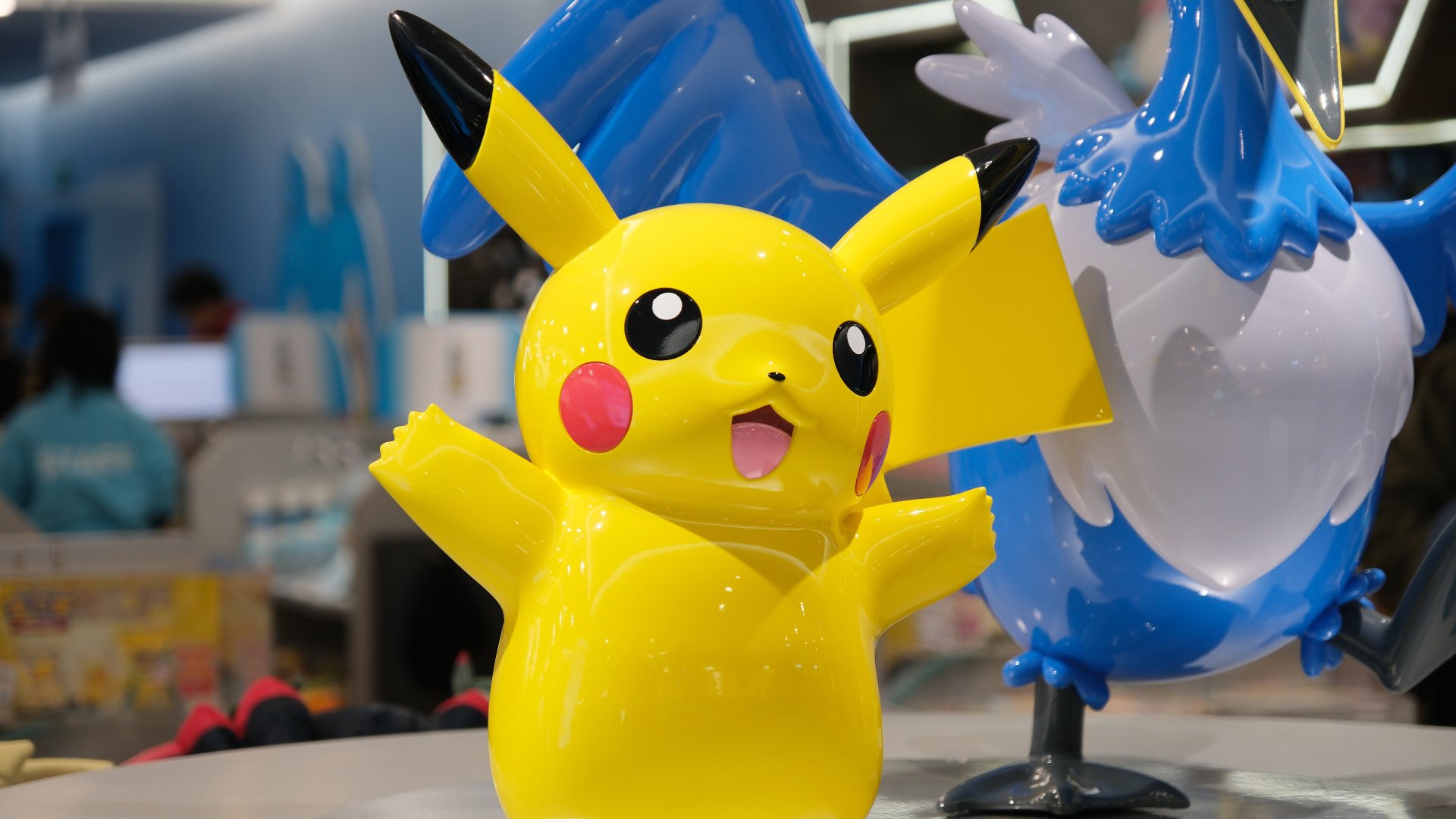 Astăzi se împlinesc 30 de ani de la nașterea unui fenomen mondial: universul Pokémon, un adevărat imperiu cultural și financiar care, dintr-un joc simplu pe Game Boy, a evoluat într-o incontestabilă forță influentă în cultura pop globală