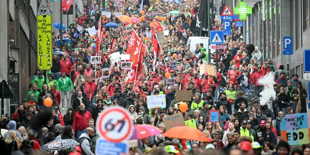 Mii de belgieni ies din nou în stradă pentru a-și manifesta nemulțumirea față de reforma pensiilor anunțată de noul guvern Una dintre cele mai ample demonstrații ale anului 2025 în Belgia a avut loc zilele acestea, fiind comparabilă sau chiar mai amplă decât mitingul din 14 octombrie, considerat până acum punctul culminant al mișcărilor sindicale din țară