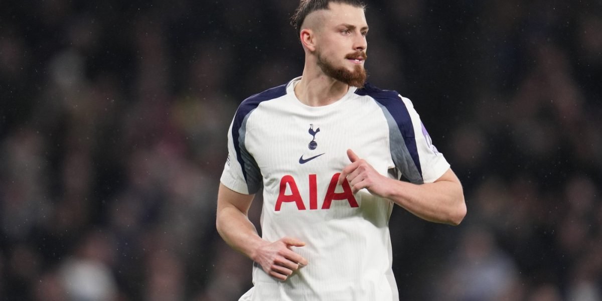 Radu Drăgușin, out din lotul Tottenham pentru meciul cu Crystal Palace din cauza protocolului medical pentru loviturile la cap Internaționalul român Radu Drăgușin nu va evolua în meciul de astăzi dintre Tottenham Hotspur și Crystal Palace, programat să înceapă la ora 22:00