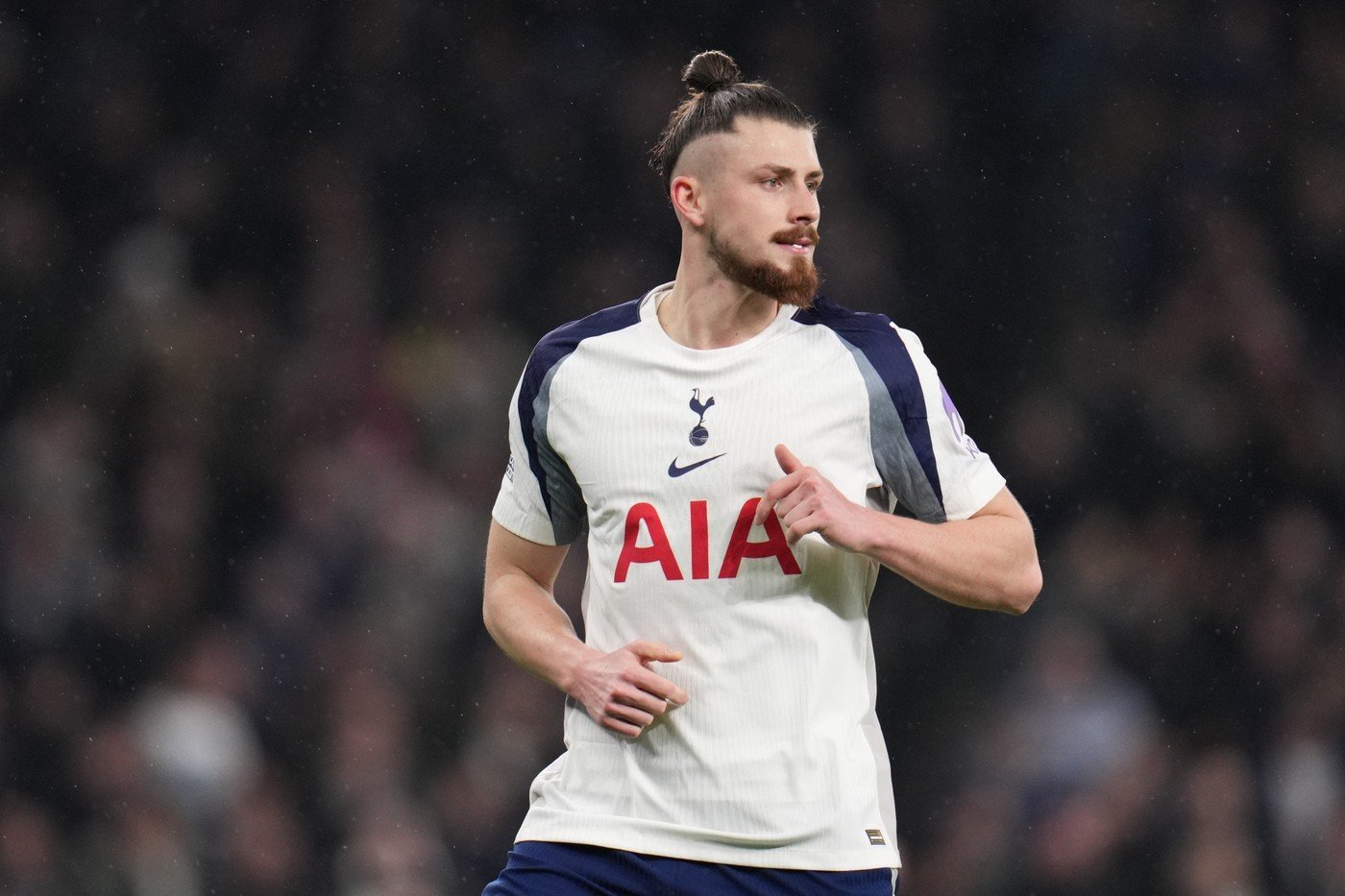 Radu Drăgușin, out din lotul Tottenham pentru meciul cu Crystal Palace din cauza protocolului medical pentru loviturile la cap Internaționalul român Radu Drăgușin nu va evolua în meciul de astăzi dintre Tottenham Hotspur și Crystal Palace, programat să înceapă la ora 22:00