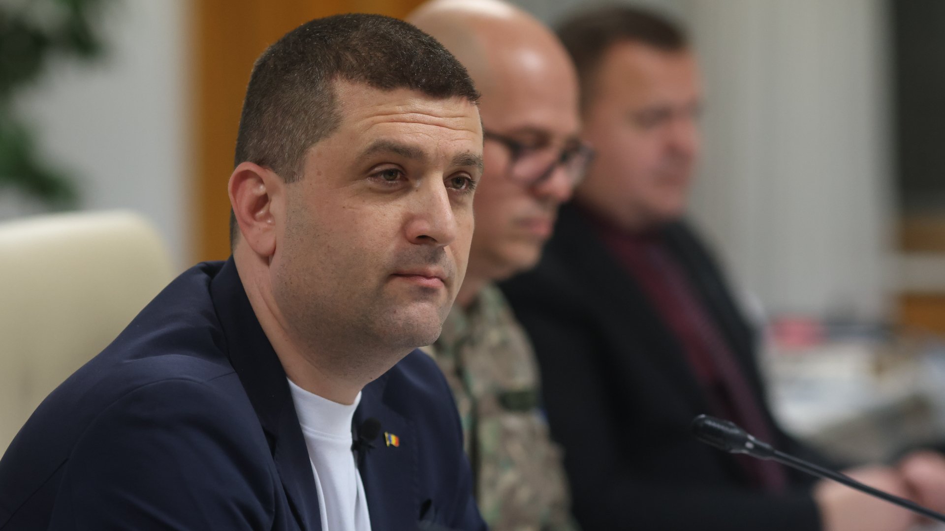 Razboi diplomatic între Iran și România: oficialii români asigură că nu există un risc iminent pentru țară, în timp ce tensiunea crește pe scena internațională Situația tensionată dintre Iran și România capătă noi accente, odată cu avertismentele lansate de Teheran, care cere țării noastre să nu permită Statelor Unite să utilizeze bazele militaire din România pentru operațiuni împotriva Iranului