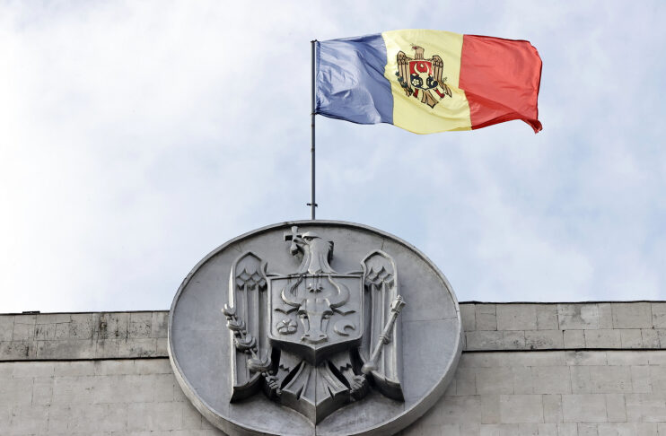 Guvernul de la Chișinău anunță stare de urgență în sectorul energetic, pentru a face față riscurilor generate de conflictele din regiune Guvernul Republicii Moldova a decis marți să propună Parlamentului declararea stării de urgență în sectorul energetic pentru o perioadă de 60 de zile, ca urmare a agravării situației și a atacurilor continue împotriva infrastructurii energetice din Ucraina, care afectează direct și securitatea energetică a Moldovei