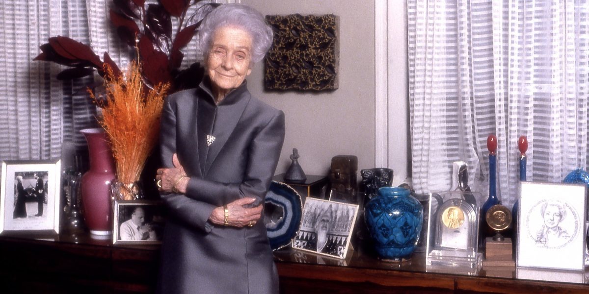 Rita Levi-Montalcini: de la persecuție la Nobel, o biografie a curajului și inovației Anul 1938 a marcat un punct de cotitură în viața Ritei Levi-Montalcini, o tânără medic și cercetătoare din Torino, ale cărei descoperiri au schimbat pentru totdeauna înțelegerea dezvoltării sistemului nervos