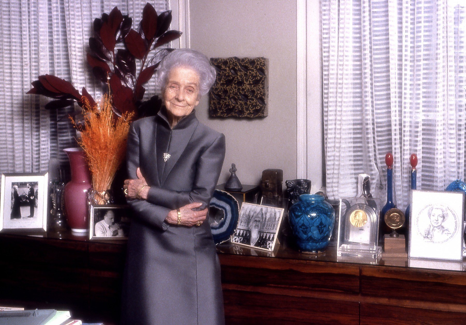 Rita Levi-Montalcini: de la persecuție la Nobel, o biografie a curajului și inovației Anul 1938 a marcat un punct de cotitură în viața Ritei Levi-Montalcini, o tânără medic și cercetătoare din Torino, ale cărei descoperiri au schimbat pentru totdeauna înțelegerea dezvoltării sistemului nervos