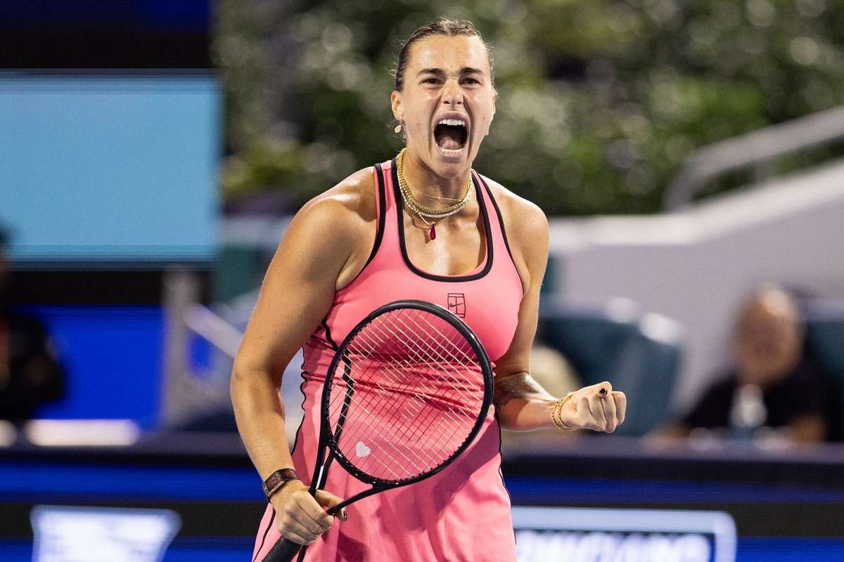 Aryna Sabalenka se află la doar câteva puncte de a-și păstra titlul la Miami Open, după ce a trecut fără probleme de Elena Rybakina în semifinală
