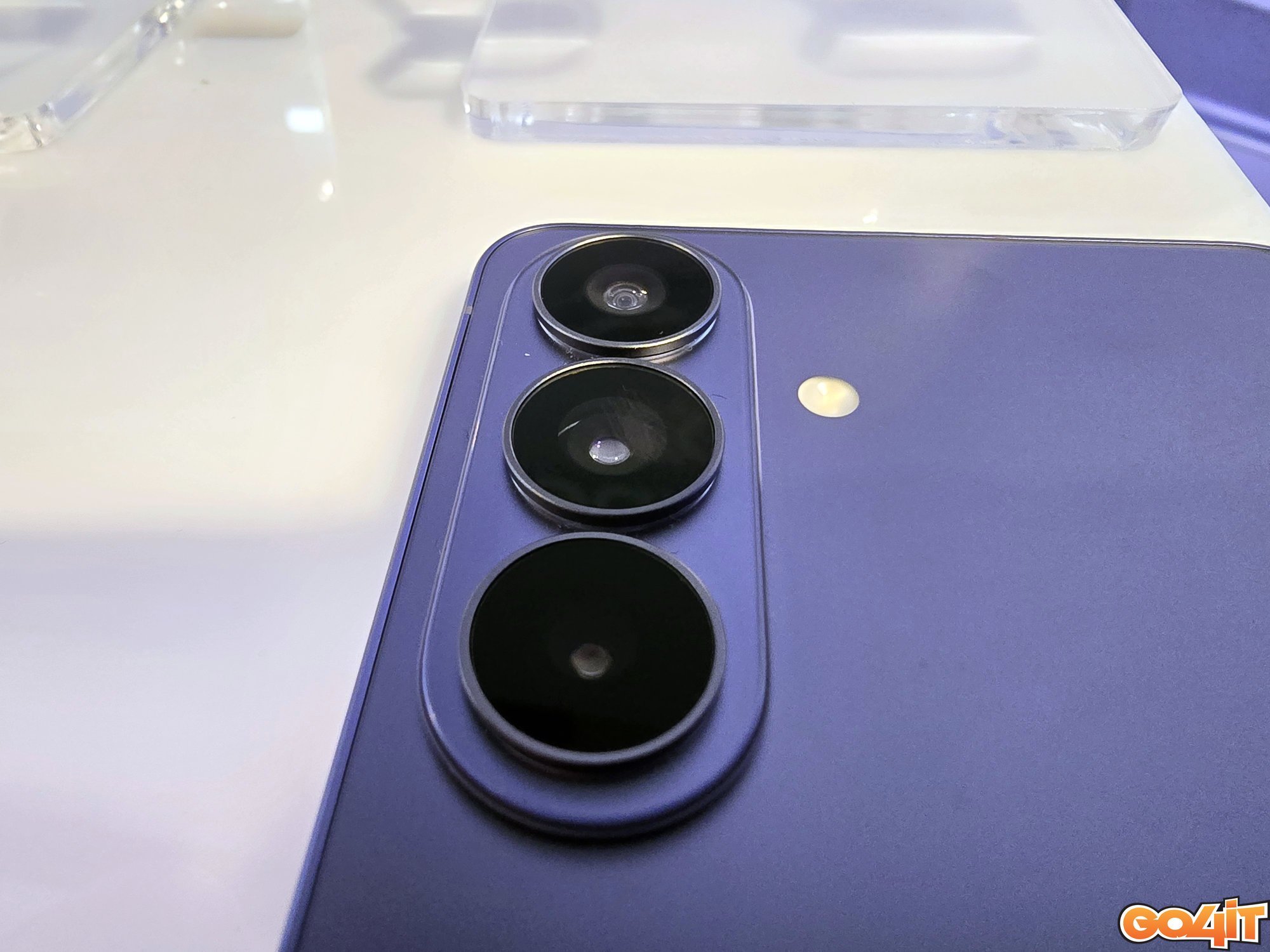 Samsung analizează posibilitatea de a introduce funcția Virtual Aperture pe telefoanele sale flagship mai vechi, o noutate ce ar putea aduce un plus considerabil calității imaginilor capturate cu camerele telephoto ale dispozitivelor din generațiile anterioare