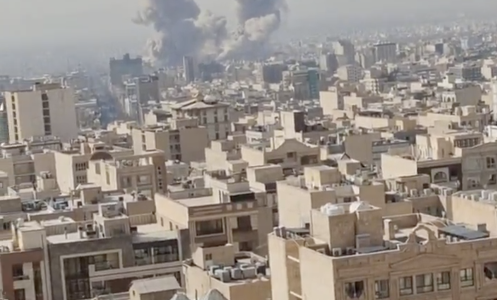 Escaladarea conflictului dintre Iran și Statele Unite a destabilizat piețele globale, aducând în prim-plan câștigători neașteptați din sectorul energiei, rafinărie și apărare