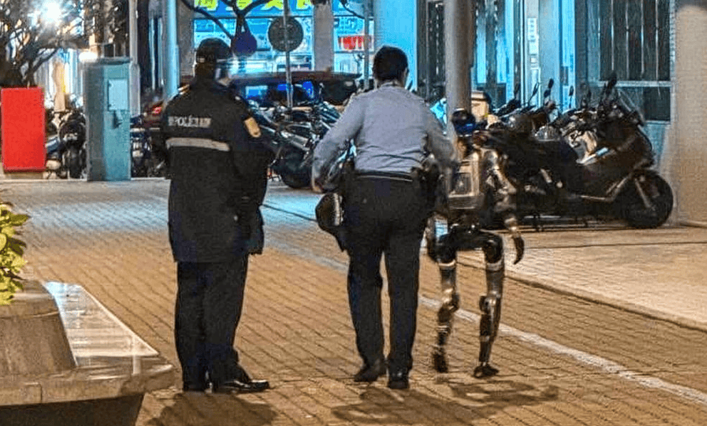 Într-un oraș din China, un incident neobișnuit a atras atenția asupra rapidului avans al tehnologiei robotice în China, unde numărul roboților umanoizi crește considerabil în ultimii ani