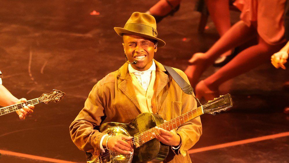 Performance uimitoare la Oscaruri: vedetele “Sinners” au recreat “Pierce the Veil” cu un tribut emoționant pentru filmul lui Ryan Coogler La cea de-a 98-a ediție a Premiilor Oscar, momentul cel mai surprinzător a venit din partea starurilor filmului “Sinners”, care au reușit să impresioneze publicul printr-o reinterpretare emoționantă a unei scene emblematică din film