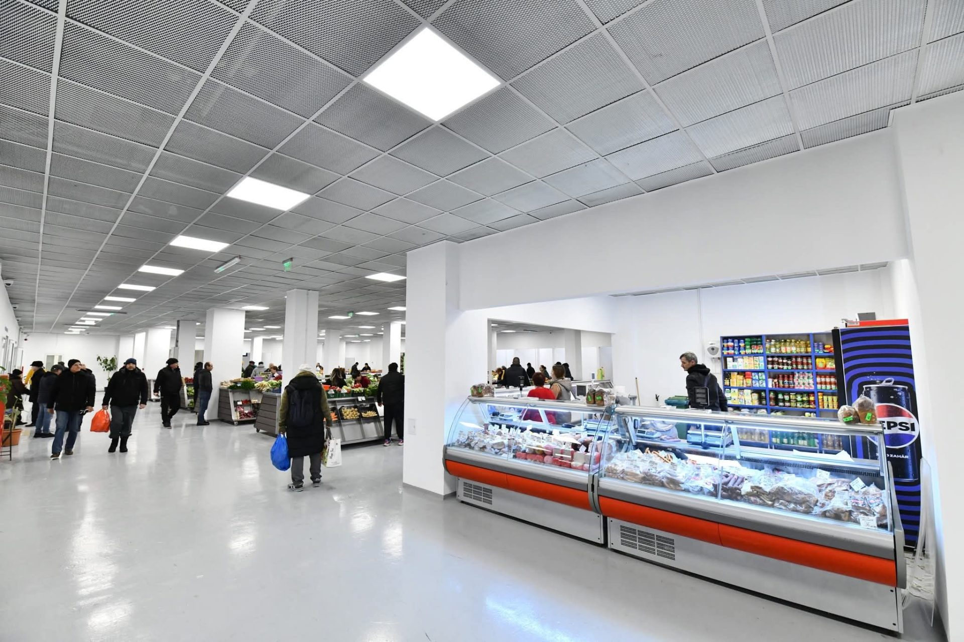 Zeci de spații comerciale din piețele și centrele comerciale din Sectorul 6 al Bucureștiului vor fi scoase din nou la licitație, într-un efort de modernizare și de stimulare a activităților economice locale