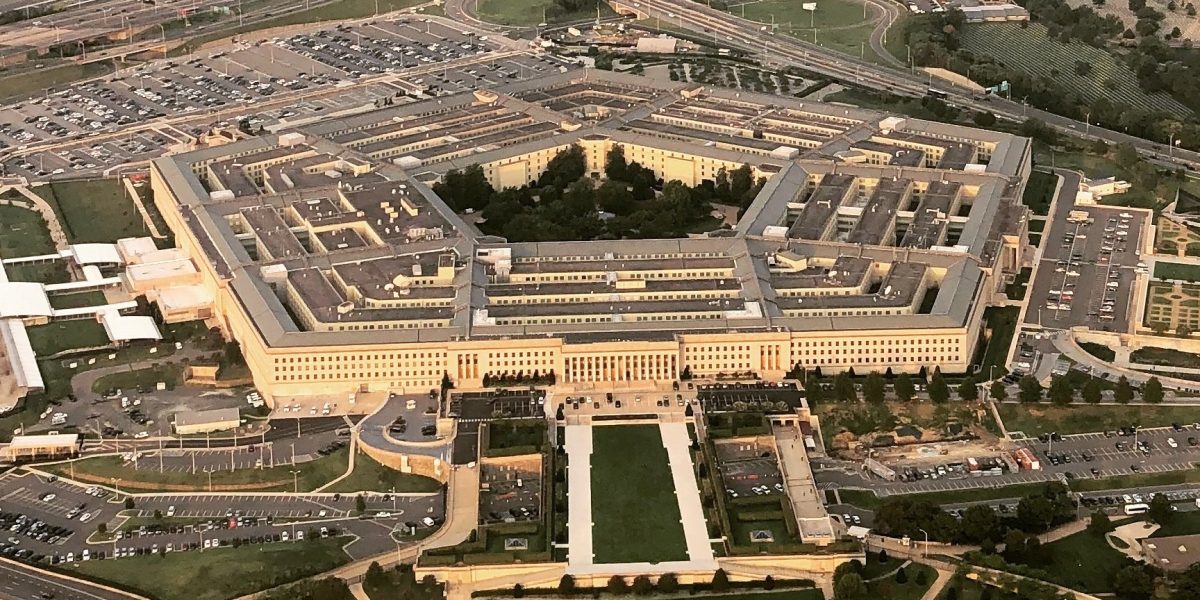 Pentagonul își întărește centrul de comandă în domeniul inteligenței artificiale prin numirea unui nou director principal pentru date, Gavin Kliger, o mutare ce relevă importanța strategică pe care o acordă armata americană evoluției tehnologice