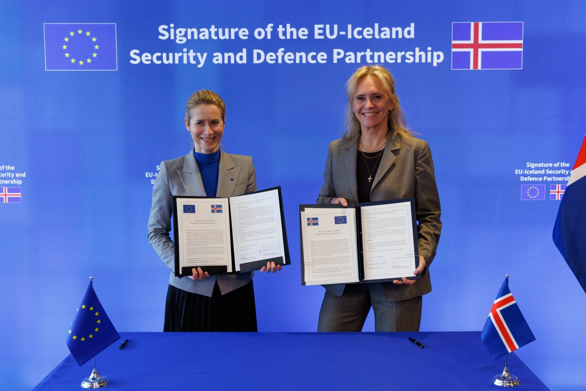 Islanda își mută pașii spre Uniunea Europeană: încă o etapă înainte de aderare Islanda își confirmă intenția de a deveni membru al Uniunii Europene, proiect ambițios care a fost discutat intens în ultimele decenii, dar care a rămas pe linia de start pentru o serie de motive complexe