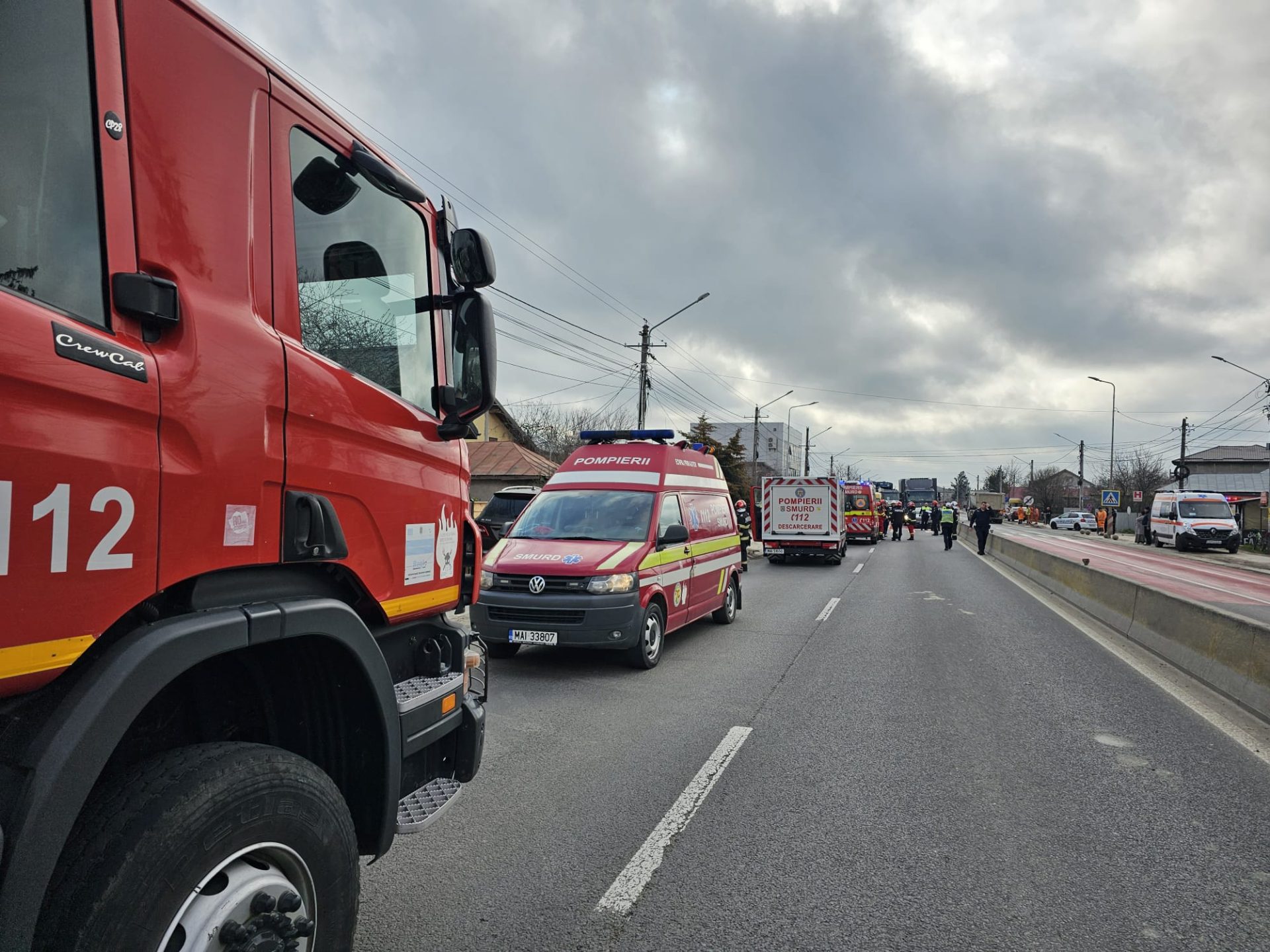 Accident rutier grav în Dâmbovița: microbuz școlar implicat într-o ciocnire cu un autotren, cinci răniți, traficul blocat temporar Un accident grav s-a produs vineri dimineață pe DN 7, în apropierea localității Tărtășești, județul Dâmbovița, în urma căruia cinci persoane au fost rănite și traficul a fost temporar oprit