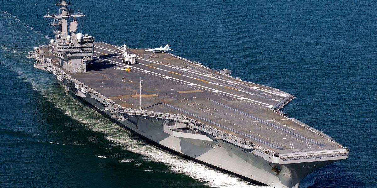 Statele Unite pregătesc intens o consolidare militară în Orientul Mijlociu, planificând desfășurarea unui al treilea portavion în această regiune crucială