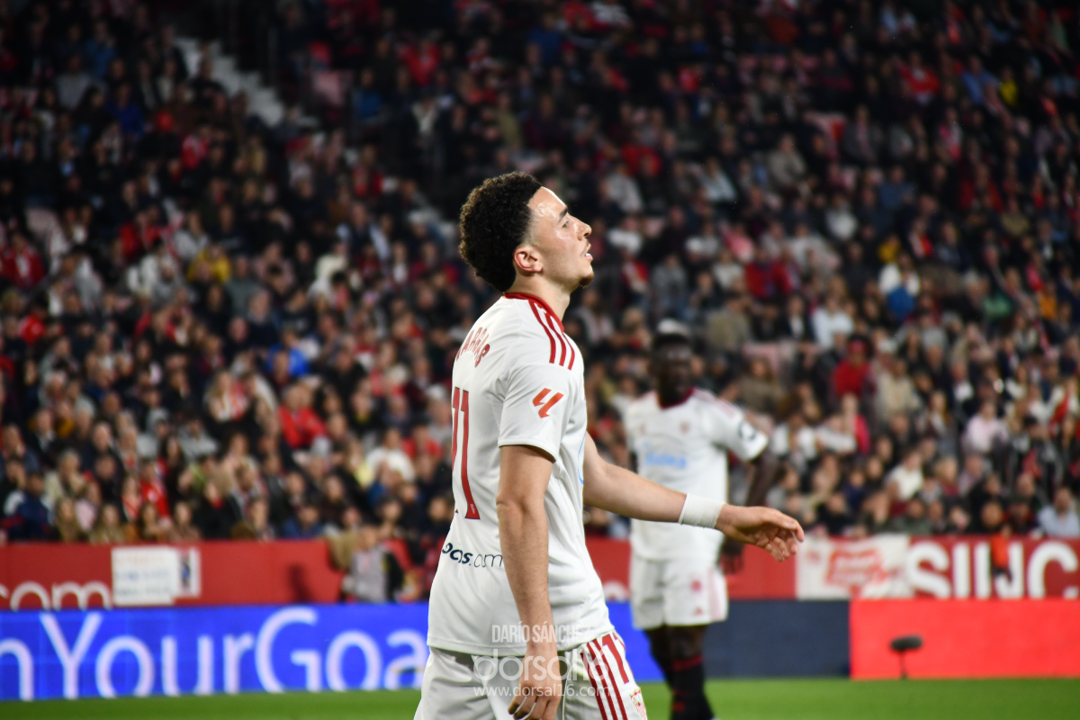 Sevilla FC și Valencia CF au încheiat sâmbătă o etapă crucială în lupta pentru evitarea retrogradării, după o partidă tensionată disputată pe terenul echipei gazdă, Ramón Sánchez-Pizjuán