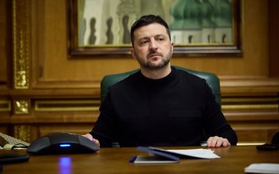 Președintele Ucrainei, Volodimir Zelenski, a făcut un apel către Uniunea Europeană pentru a pregăti un “plan B” de sprijin financiar, în contextul blocajului asupra unui ajutor vital destinat Kievului